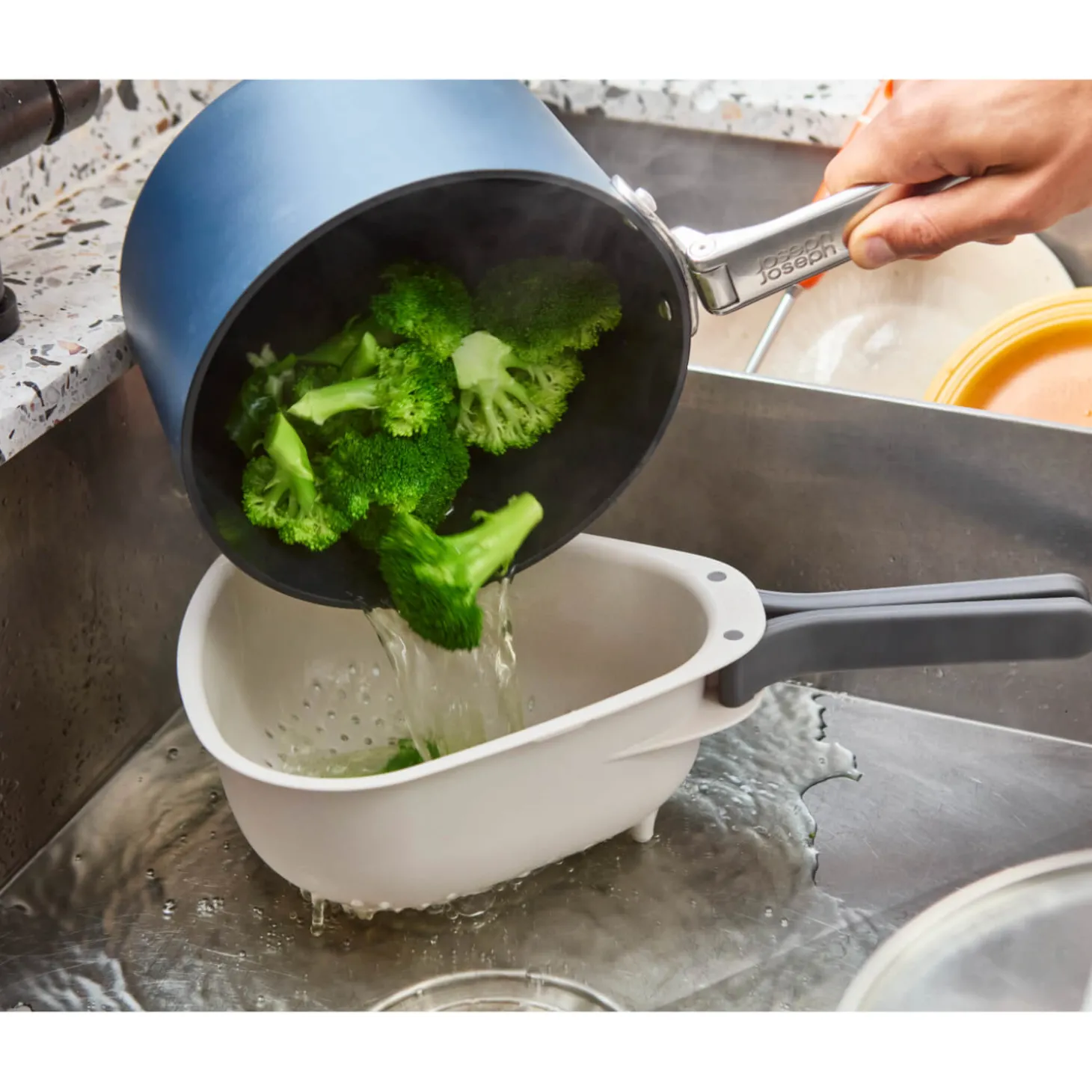 Joseph Joseph Droplet Colander With Folding Handle - Large