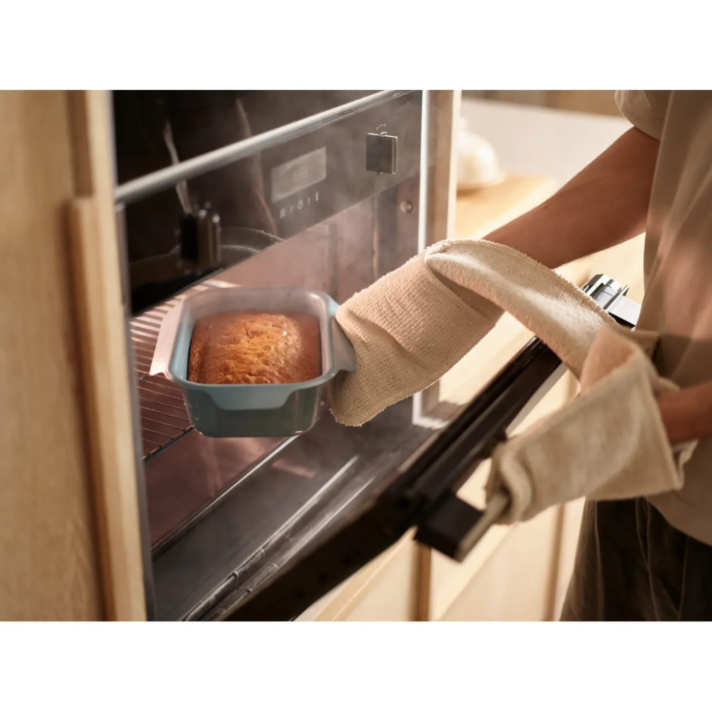 Joseph Joseph Nest™ Bake Oven 2lb Non-Stick Loaf Tin - Blue