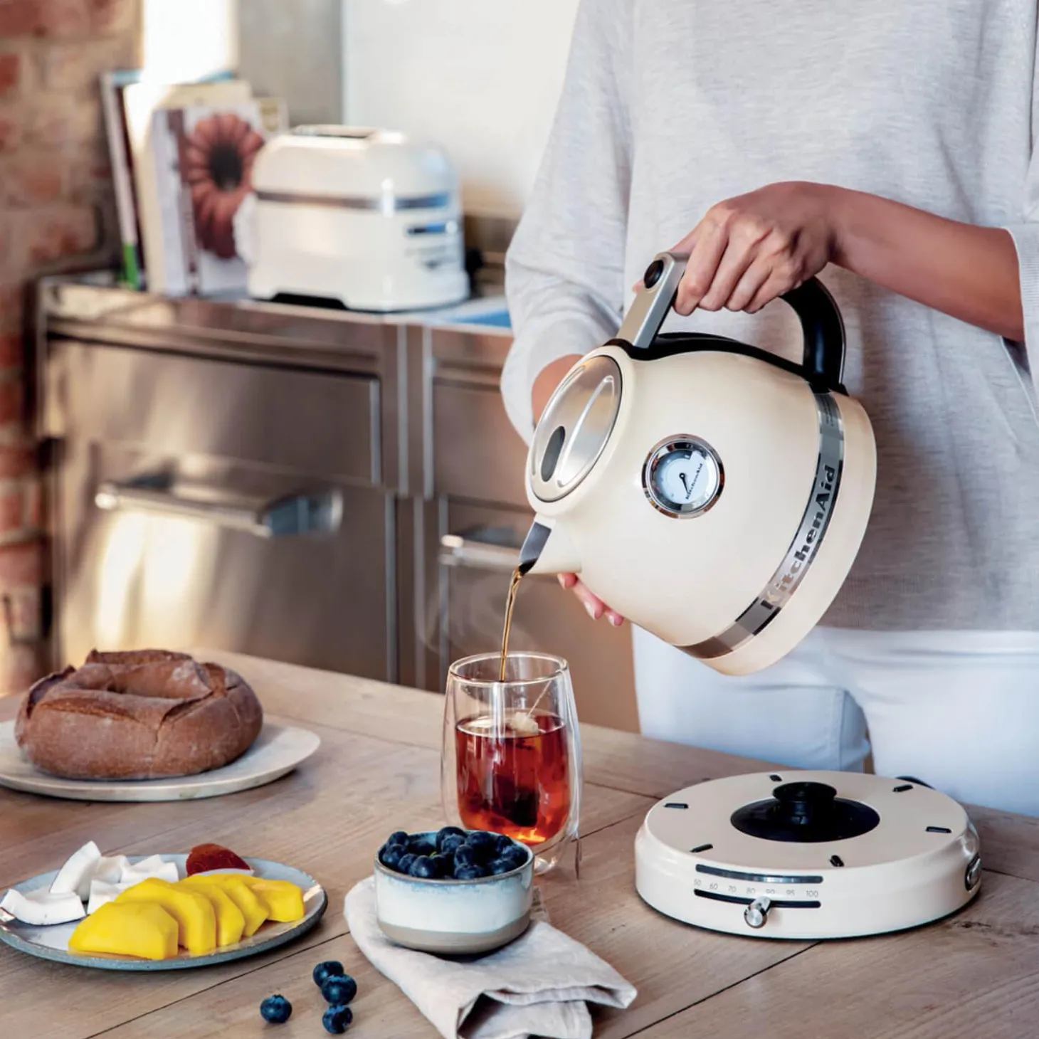 KitchenAid Artisan 5KEK1522BAC 1.5 Litre Kettle - Almond Cream