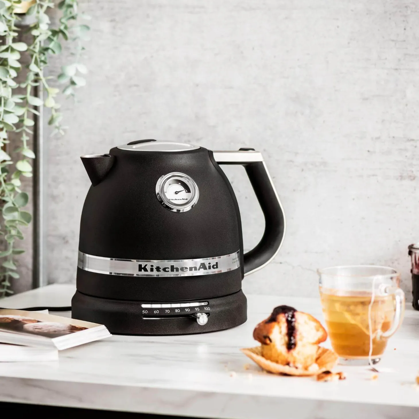 KitchenAid Artisan 5KEK1522BBK 1.5 Litre Kettle - Cast Iron Black