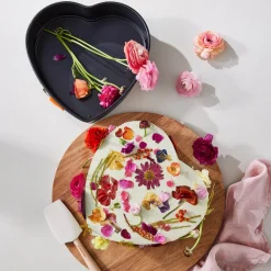 Le Creuset 25cm Heart Shape Non-Stick Springform Cake Tin