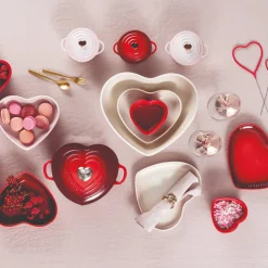 Le Creuset 20cm Heart Stoneware Bowl - Cerise