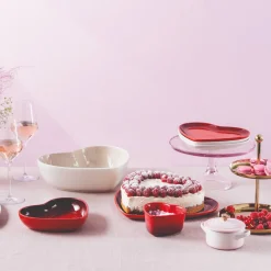 Le Creuset 23cm Heart Stoneware Plate - Cerise