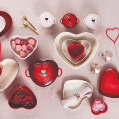 Le Creuset 23cm Heart Stoneware Plate - Cerise