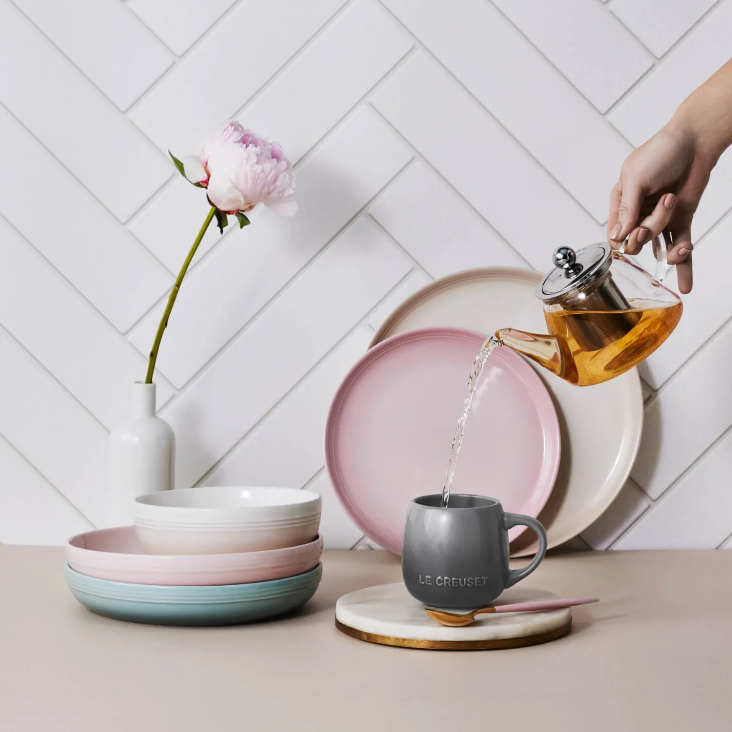 Le Creuset 27cm Stoneware Coupe Dinner Plate - Shell Pink