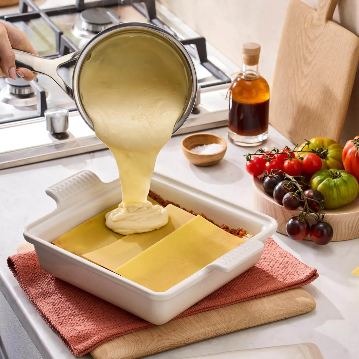 Le Creuset Heritage Stoneware 23cm Square Dish with Lid - Meringue