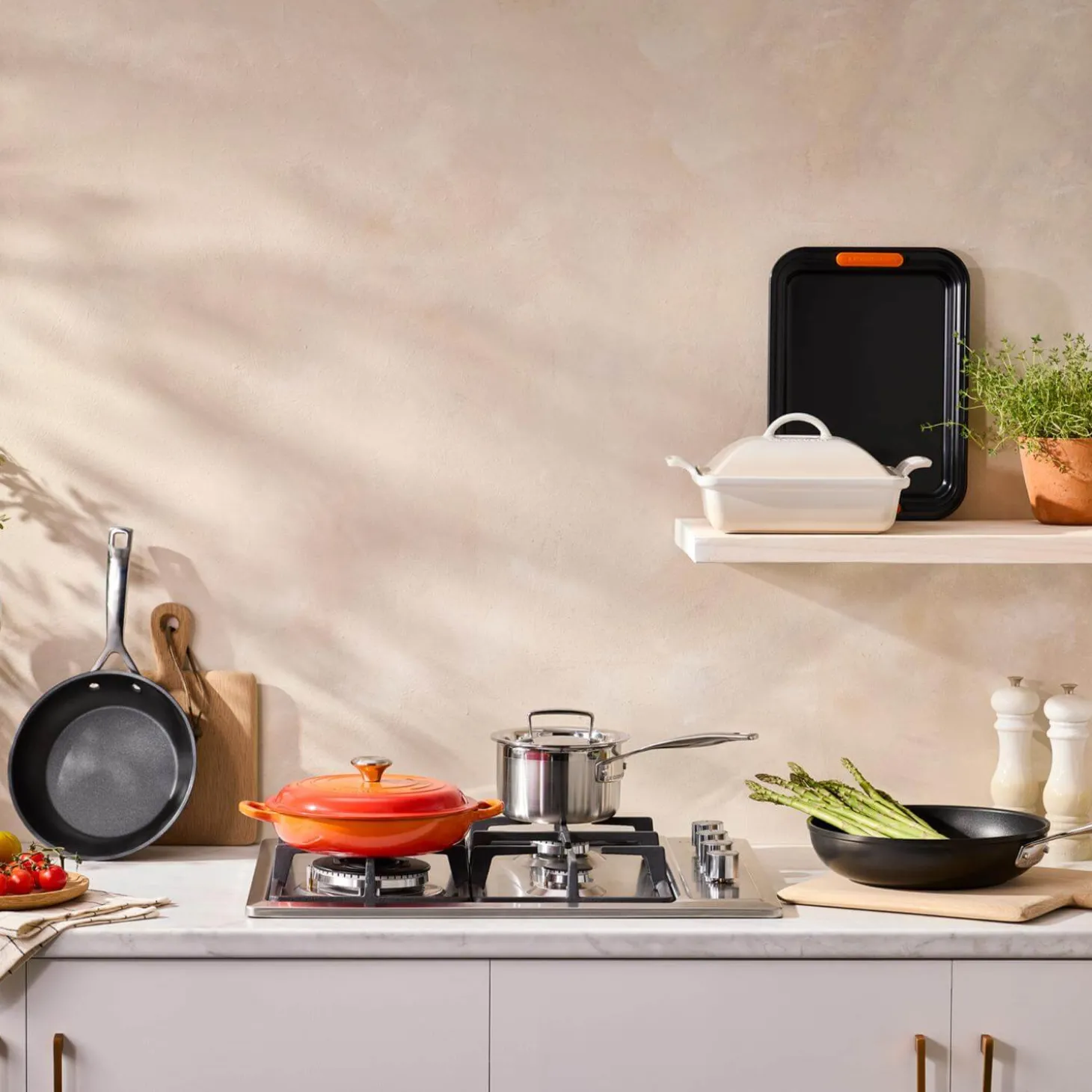 Le Creuset Heritage Stoneware 23cm Square Dish with Lid - Cerise