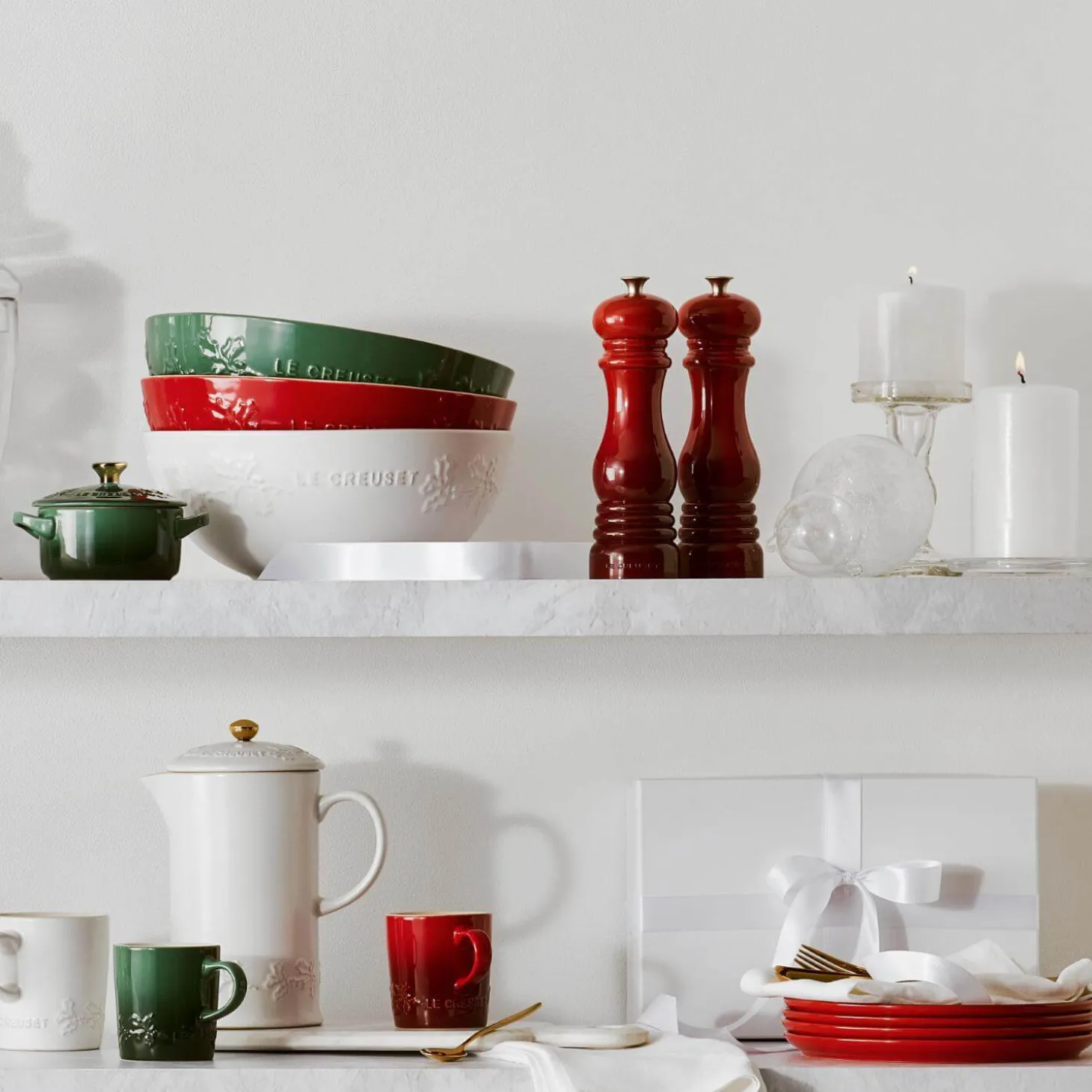 Le Creuset Holly 25cm Stoneware Serving Bowl - Cerise