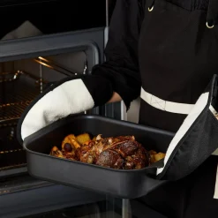 Le Creuset Non-Stick Ovenware 27cm x 23cm Roasting Tin