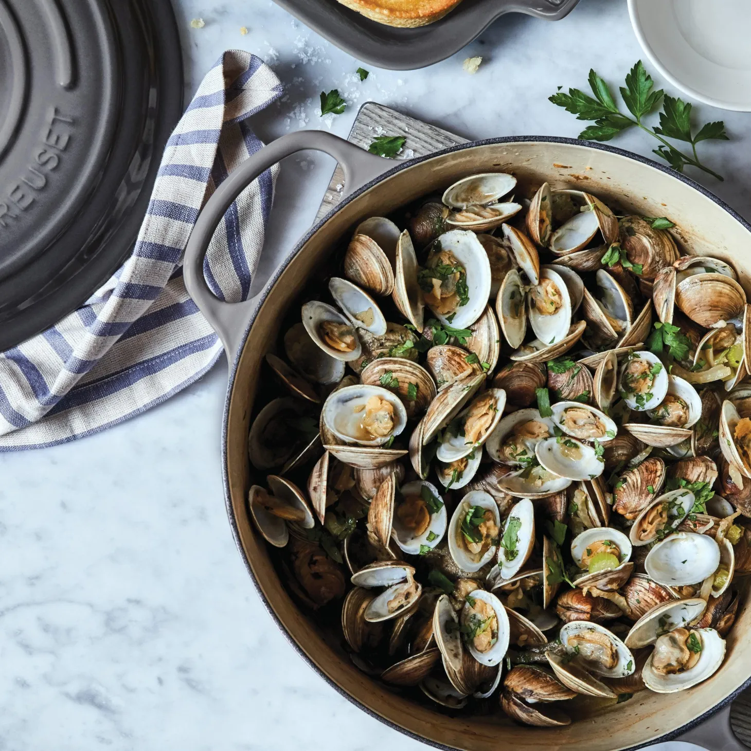 Le Creuset Signature Cast Iron 26cm Shallow Casserole - Flint