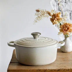 Le Creuset Signature Cast Iron 26cm Round Casserole - Meringue
