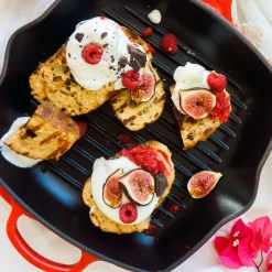 Le Creuset Signature Cast Iron 26cm Square Grillit - Cerise