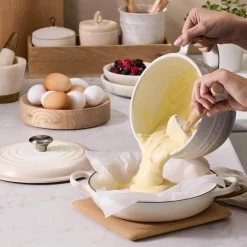 Le Creuset Signature Cast Iron 22cm Shallow Casserole - Meringue