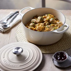 Le Creuset Signature Cast Iron 24cm Round Casserole - Meringue