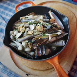 Le Creuset Signature Cast Iron 23cm Round Skillet - Volcanic