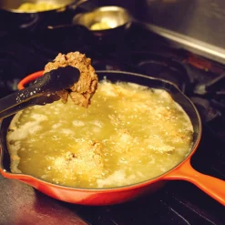 Le Creuset Signature Cast Iron 23cm Round Skillet - Volcanic