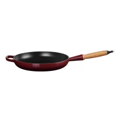 Le Creuset Signature Cast Iron 28cm Frying Pan - Garnet
