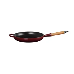 Le Creuset Signature Cast Iron 28cm Frying Pan - Garnet