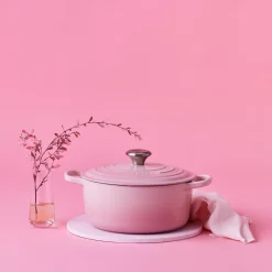 Le Creuset Signature Cast Iron 28cm Round Casserole - Shell Pink