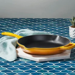 Le Creuset Signature Cast Iron 23cm Round Skillet - Nectar