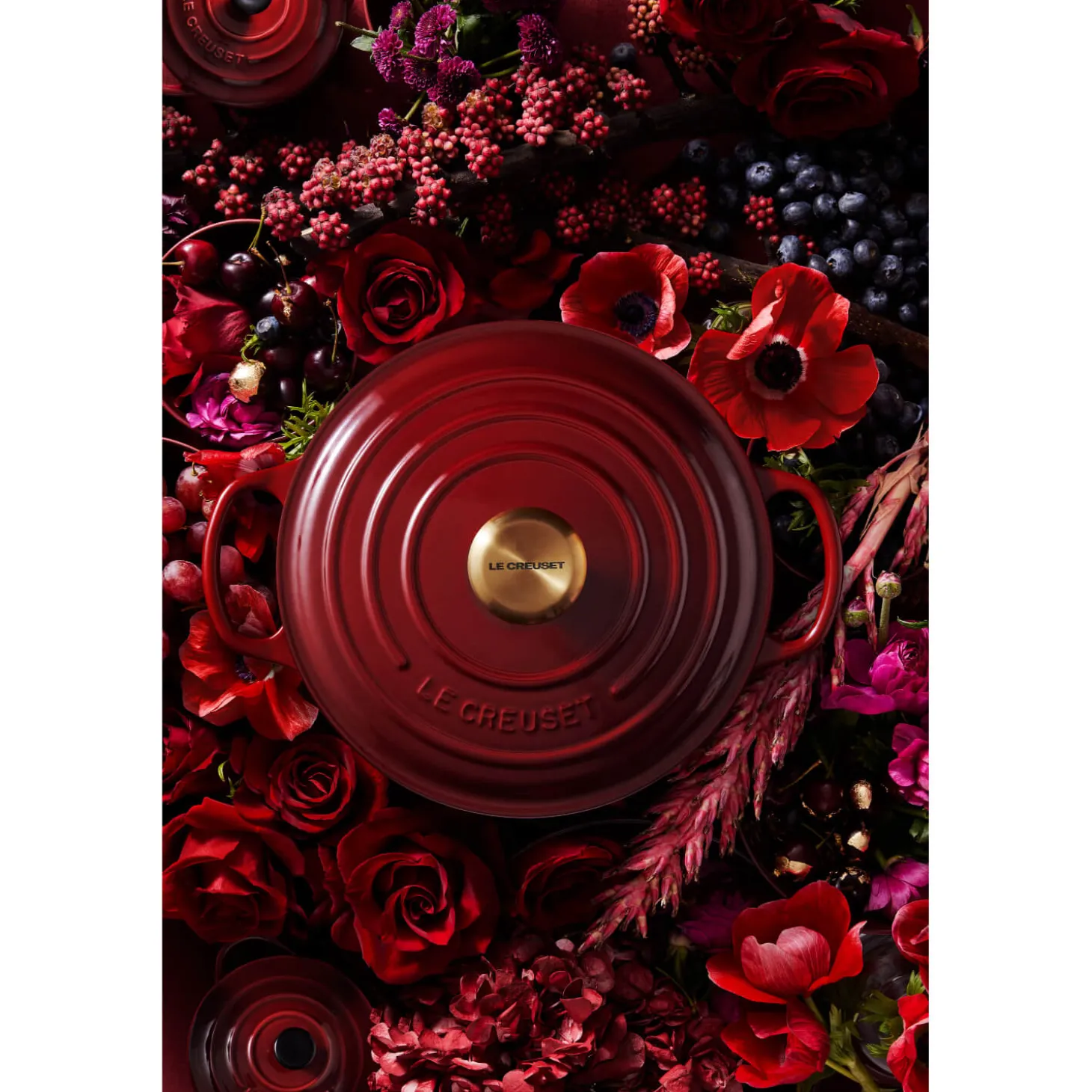 Le Creuset Signature Cast Iron 28cm Round Casserole - Garnet