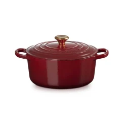 Le Creuset Signature Cast Iron 22cm Round Casserole - Garnet