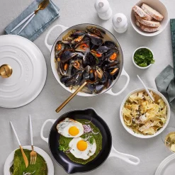 Le Creuset Signature Cast Iron 23cm Round Skillet - White