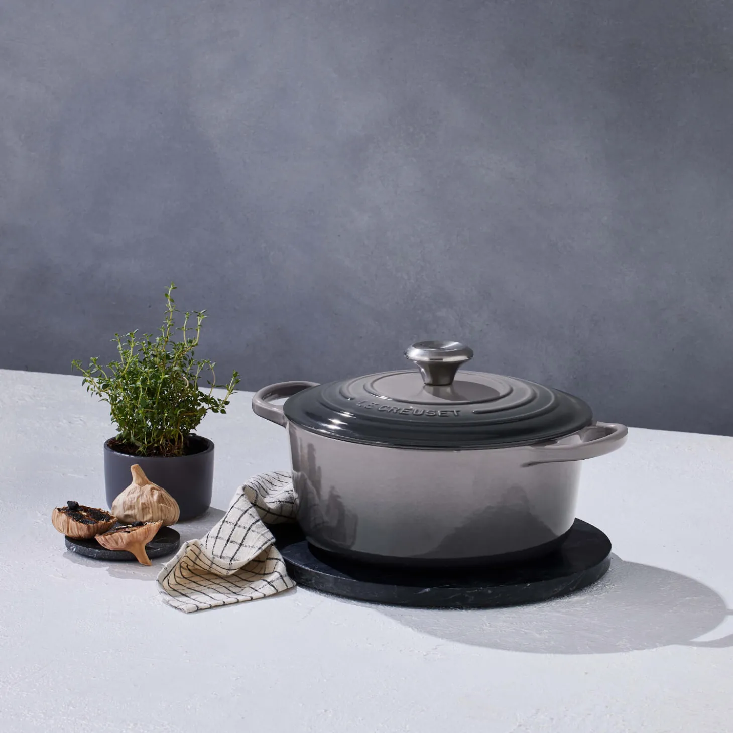 Le Creuset Signature Cast Iron 26cm Round Casserole - Flint
