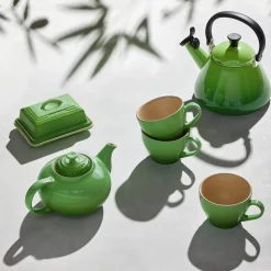 Le Creuset Stoneware Classic Teapot - Bamboo