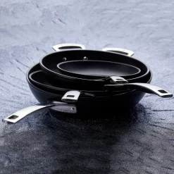 Le Creuset Toughened Non-Stick Stir Fry Pan - 30cm