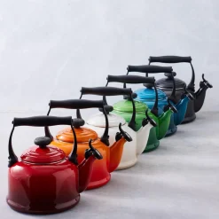 Le Creuset Traditional Stove Top Kettle - Bamboo