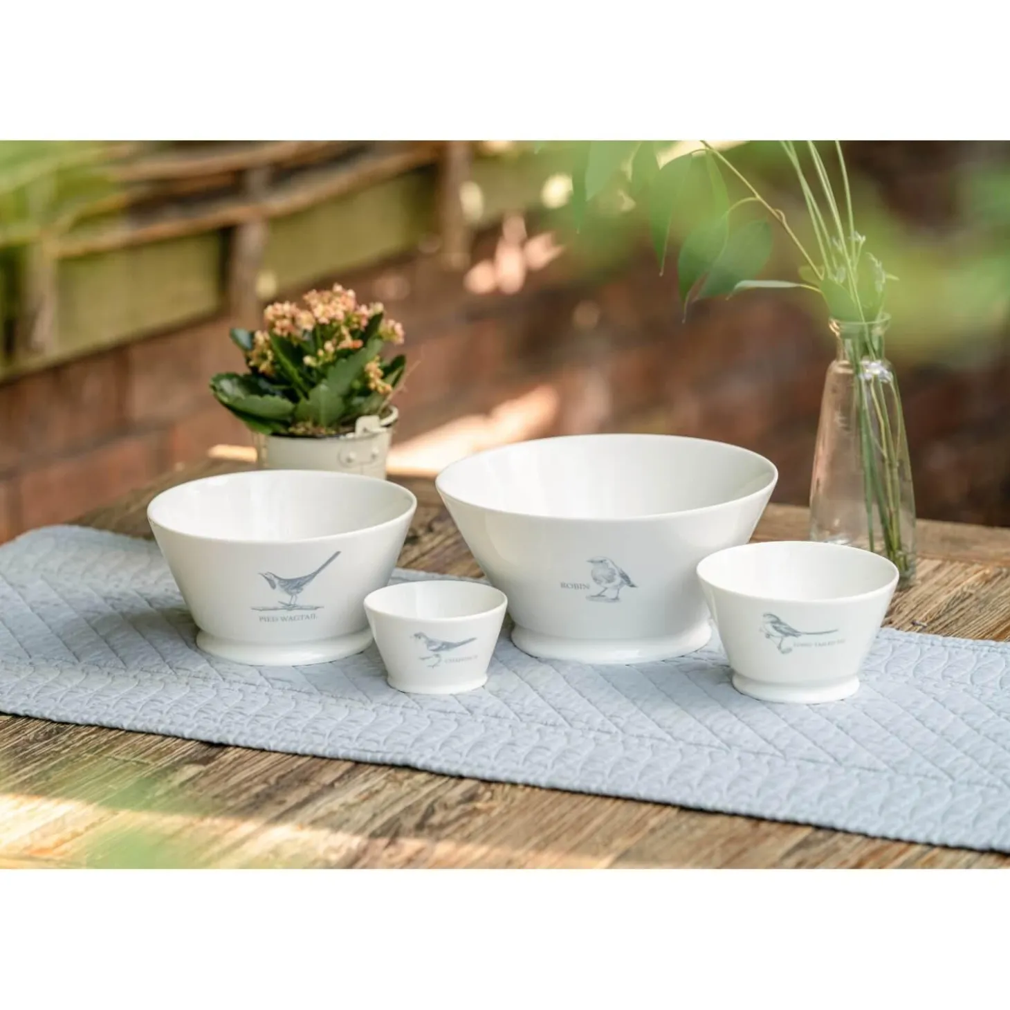 Mary Berry English Garden Medium Serving Bowl - Pied Wagtail