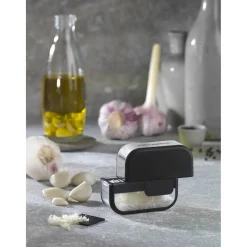 Microplane Garlic Cutter - Black