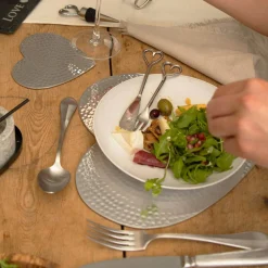Selbrae House Flat Hammered Aluminium Set of 2 Heart Placemats - Silver