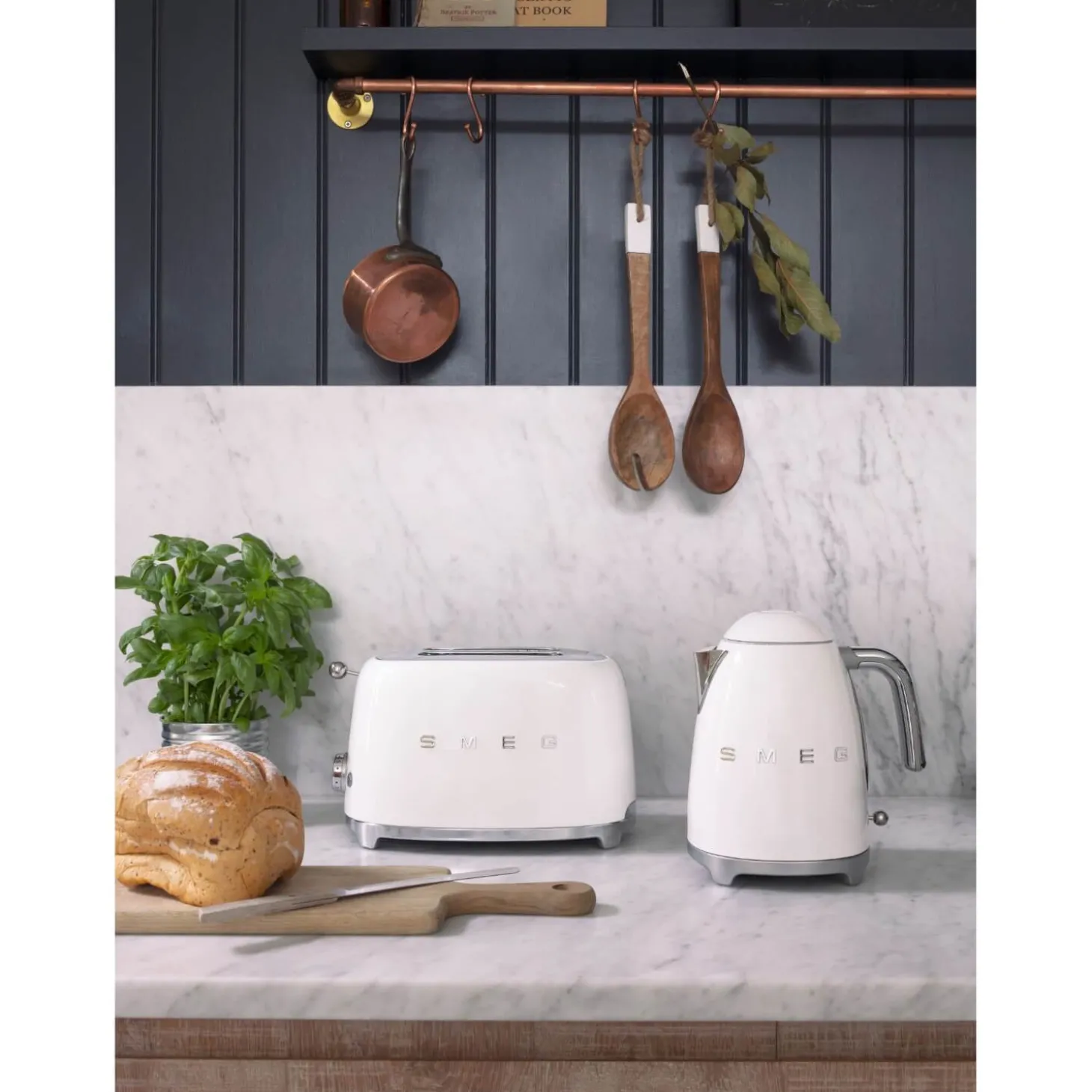 Smeg 50's Style Retro HMF01 Hand Mixer - White