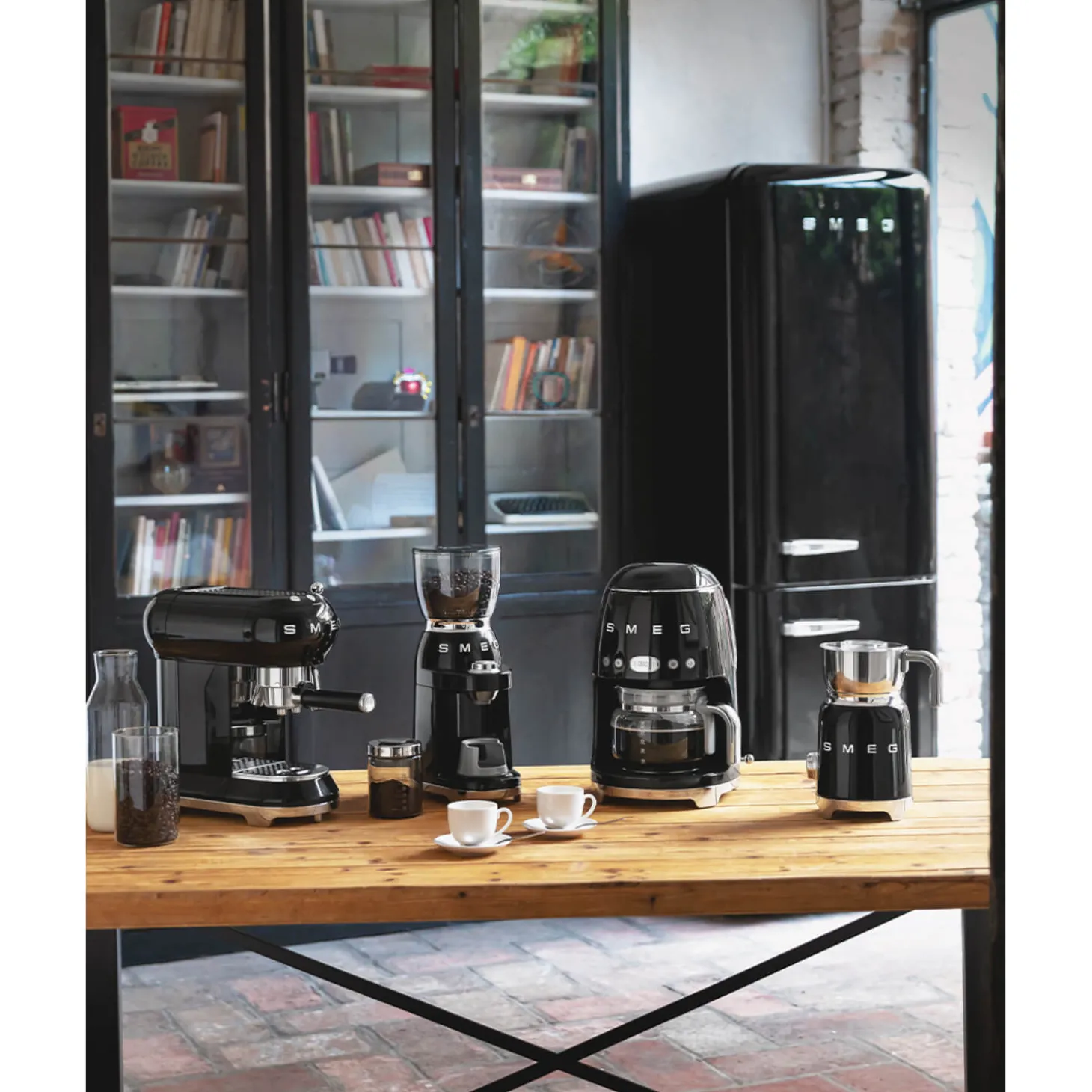 Smeg 50's Style Retro MFF11 Milk Frother - Black