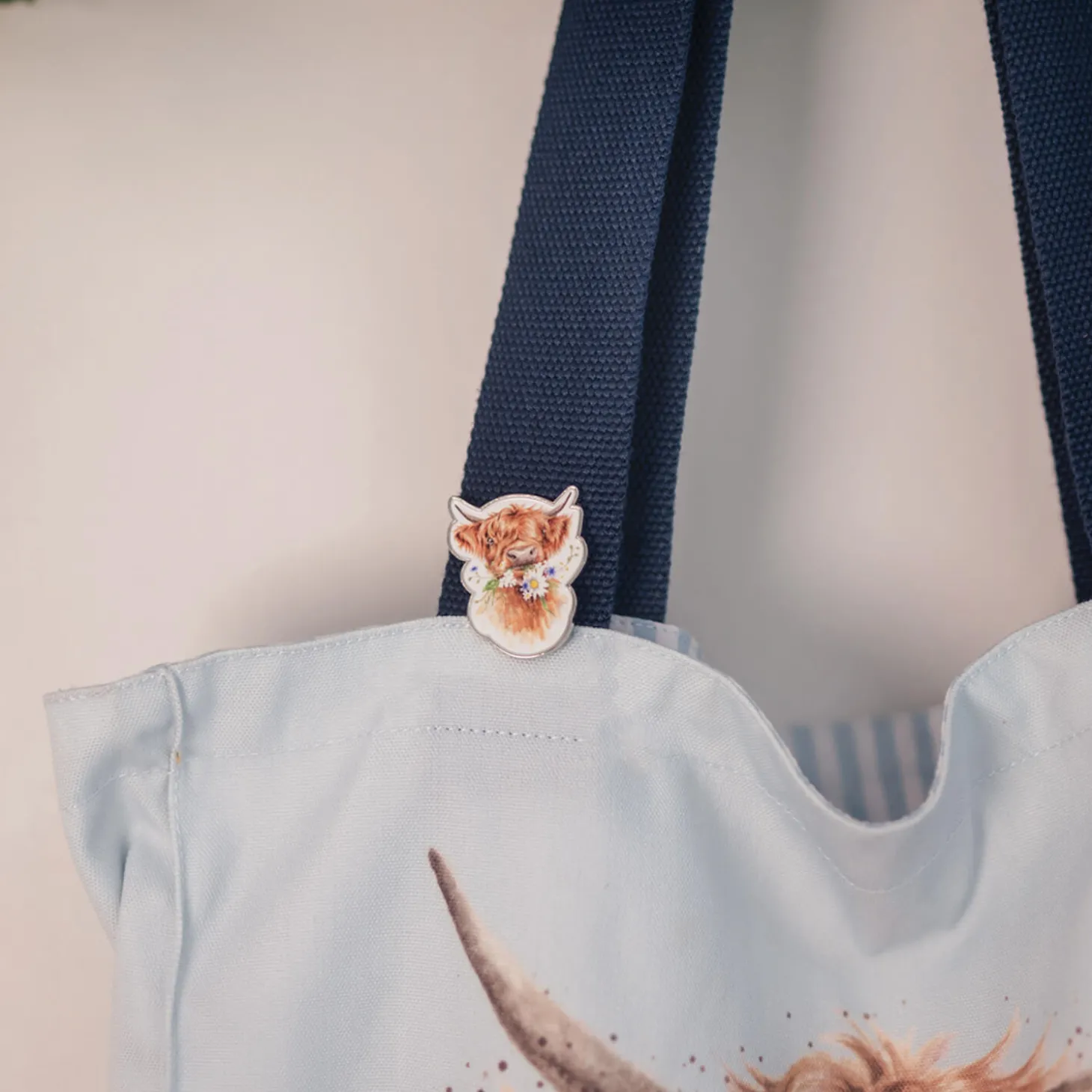 Wrendale Designs by Hannah Dale Pin Badge - Daisy Coo - Highland Cow